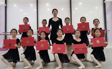 Miya Isee灰姑娘芭蕾舞培訓優秀教師，引領專業藝術教育